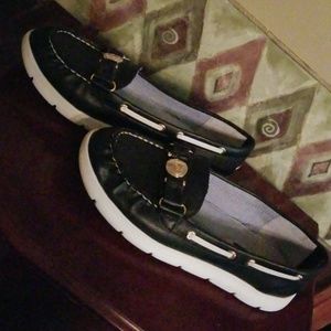 Black boat shoes